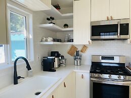 Manhattan Beach Vacation House - For solo, pair, family and business t