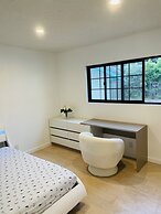 Manhattan Beach Vacation House - For solo, pair, family and business t