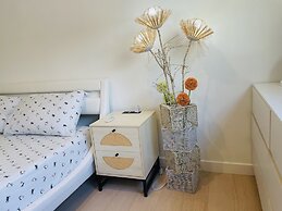 Manhattan Beach Vacation House - For solo, pair, family and business t