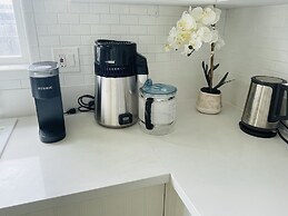 Manhattan Beach Vacation House - For solo, pair, family and business t