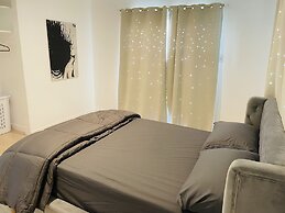 Manhattan Beach Vacation House - For solo, pair, family and business t