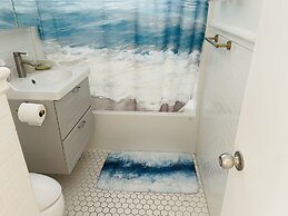 Manhattan Beach Vacation House - For solo, pair, family and business t