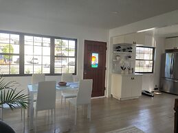 Manhattan Beach Vacation House - For solo, pair, family and business t