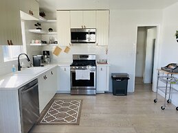 Manhattan Beach Vacation House - For solo, pair, family and business t