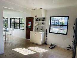 Manhattan Beach Vacation House - For solo, pair, family and business t