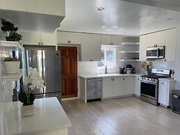 Manhattan Beach Vacation House - For solo, pair, family and business t