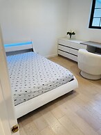 Manhattan Beach Vacation House - For solo, pair, family and business t