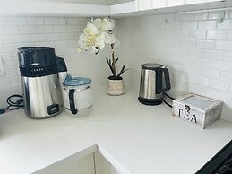 Manhattan Beach Vacation House - For solo, pair, family and business t