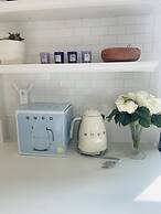 Manhattan Beach Vacation House - For solo, pair, family and business t