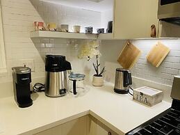 Manhattan Beach Vacation House - For solo, pair, family and business t