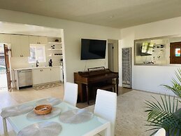 Manhattan Beach Vacation House - For solo, pair, family and business t