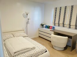 Manhattan Beach Vacation House - For solo, pair, family and business t