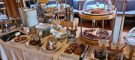 FLORIS GREEN SUITES