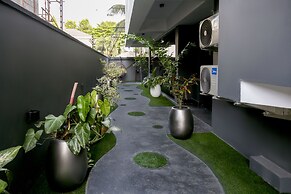 George Residence Banana Island