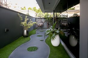 George Residence Banana Island