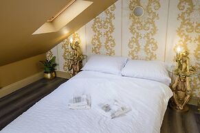Luxury Versace Sleeps10, Hottub, Pool Table, Skytv