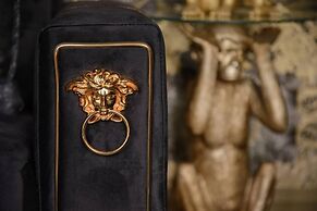 Luxury Versace Sleeps10, Hottub, Pool Table, Skytv