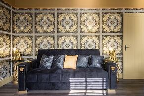 Luxury Versace Sleeps10, Hottub, Pool Table, Skytv