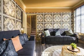 Luxury Versace Sleeps10, Hottub, Pool Table, Skytv