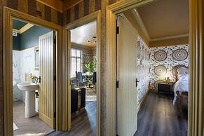 Luxury Versace Sleeps10, Hottub, Pool Table, Skytv