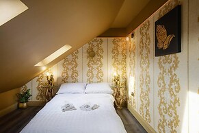 Luxury Versace Sleeps10, Hottub, Pool Table, Skytv