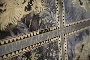 Luxury Versace Sleeps10, Hottub, Pool Table, Skytv