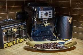 Luxury Versace Sleeps10, Hottub, Pool Table, Skytv