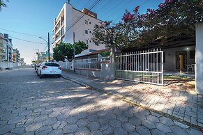914B - Casa 3 dormitórios em Bombas SC