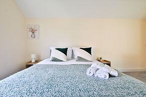 Tranquil 3-bed Home in Cardiff