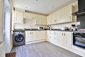 Tranquil 3-bed Home in Cardiff