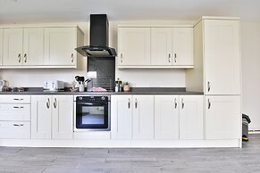 Tranquil 3-bed Home in Cardiff