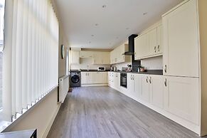 Tranquil 3-bed Home in Cardiff
