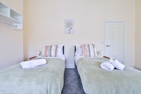 Tranquil 3-bed Home in Cardiff