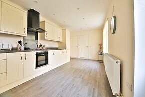 Tranquil 3-bed Home in Cardiff
