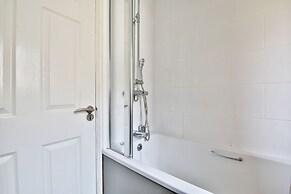 Tranquil 3-bed Home in Cardiff