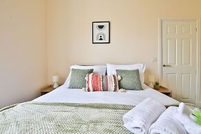 Tranquil 3-bed Home in Cardiff