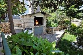 Coastal Apartment - Sleeps 6, Balcony & Parking