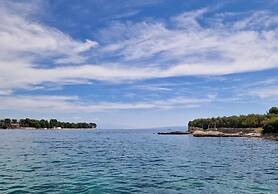 Coastal Apartment - Sleeps 6, Balcony & Parking