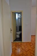 Coastal Apartment - Sleeps 6, Balcony & Parking