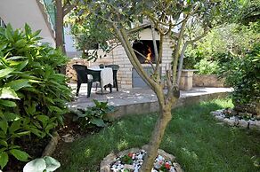 Coastal Apartment - Sleeps 6, Balcony & Parking