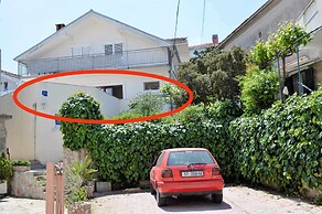 Coastal Apartment - Sleeps 6, Balcony & Parking