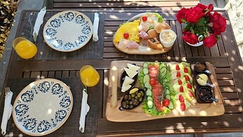 HOTEL & TRADITIONAL FOOD ANSEL