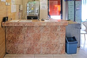 Super OYO 92674 Hotel Ciputat