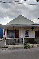 Super OYO 93173 Khazanah Room Syariah