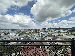 Capital O 1208 Phong Van Villa