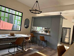 Pr Pvt Rm 5 Qn Bed Gated Comm Easy Parking