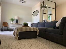 Pr Pvt Rm 5 Qn Bed Gated Comm Easy Parking