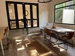 Pr Pvt Rm 5 Qn Bed Gated Comm Easy Parking