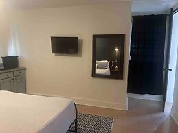 Pr Pvt Rm 5 Qn Bed Gated Comm Easy Parking