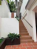 Pr Pvt Rm 5 Qn Bed Gated Comm Easy Parking